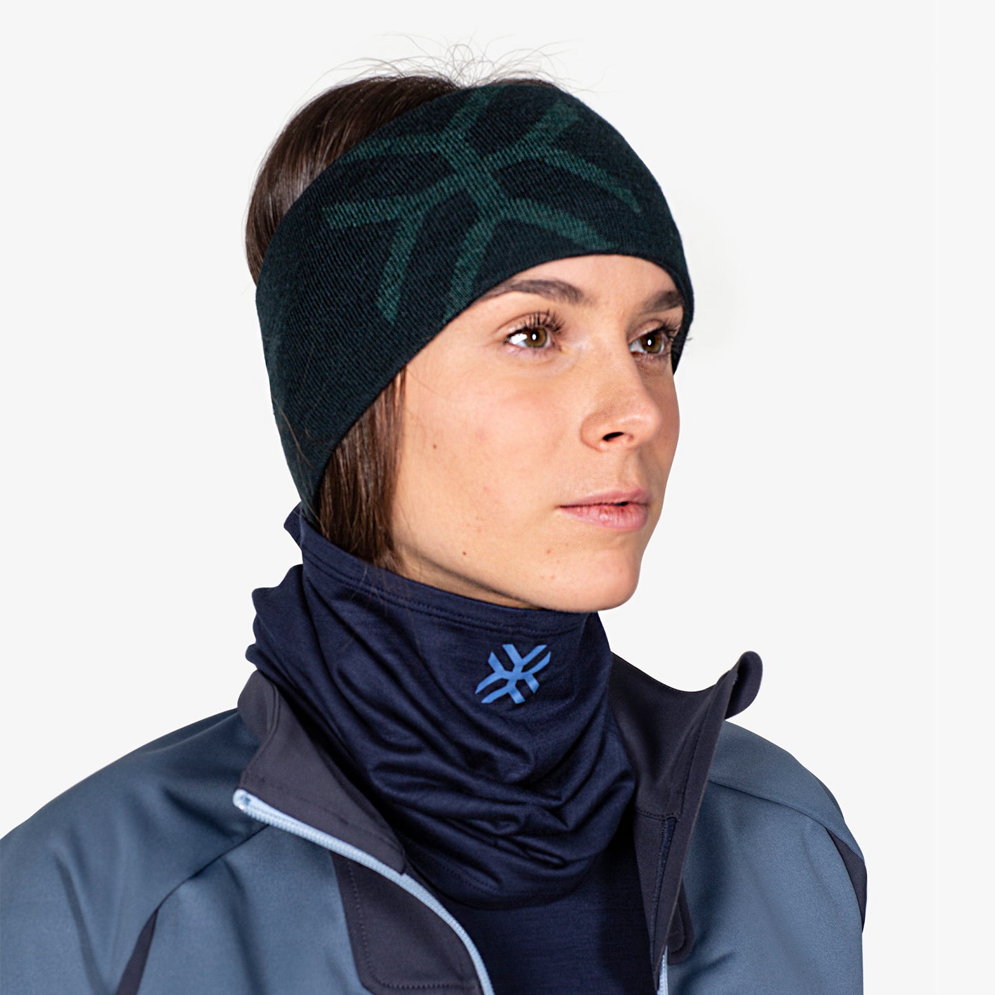 Mannequin portant le tour de cou LOBBIA Blue Slate