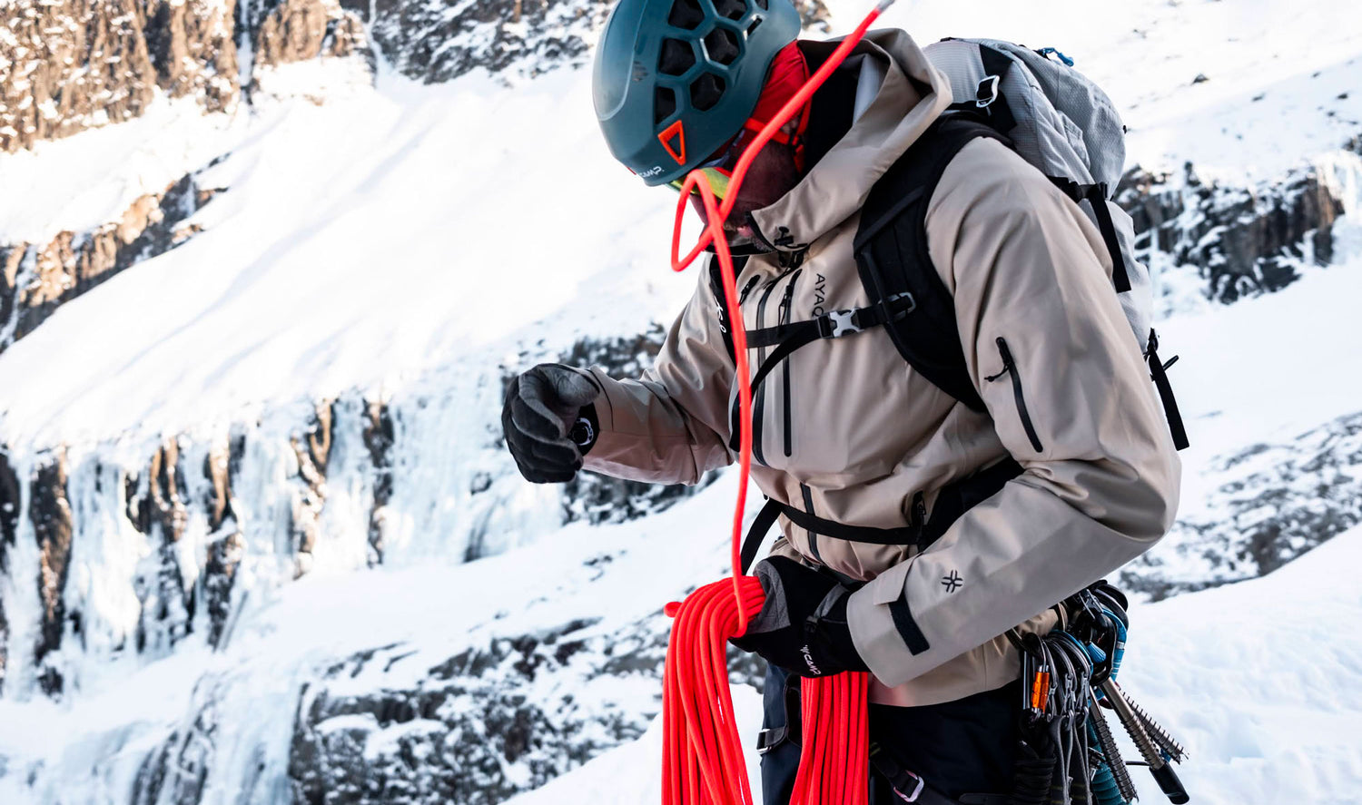 AYAQ – abbigliamento tecnico da montagna per l'outdoor esigente